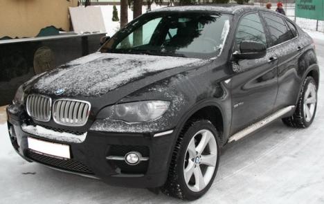 BMW X6 furat în Italia, găsit la un orădean care a ajuns să fie cercetat de poliţişti